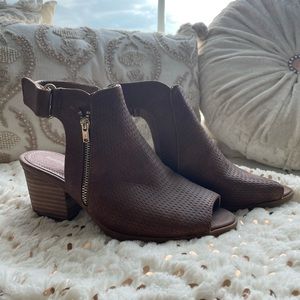 Bare trap brown bootie